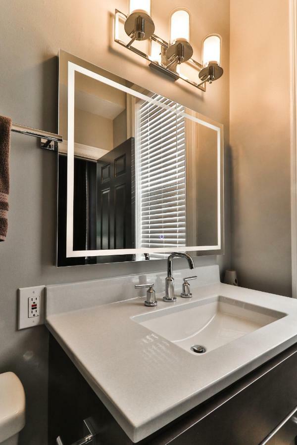 Luxury Apt W/ Spectrum Mood Lighting - Historic Cherokee Street Antique Row Maryland Heights Bagian luar foto