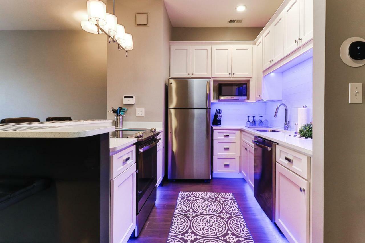 Luxury Apt W/ Spectrum Mood Lighting - Historic Cherokee Street Antique Row Maryland Heights Bagian luar foto